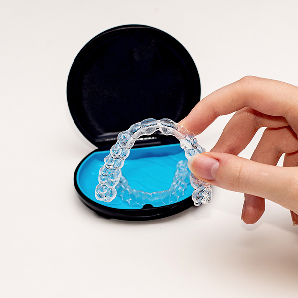 6 ideas for decorating your invisalign case